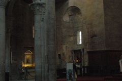 11-8-Viterbo-Cattedrale-interno-1