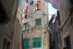 02-rovigno-10-una-strada-di-giorno