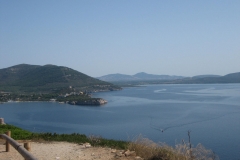 11-capo-caccia-sullo-sfondo-la-pineta-mugoni